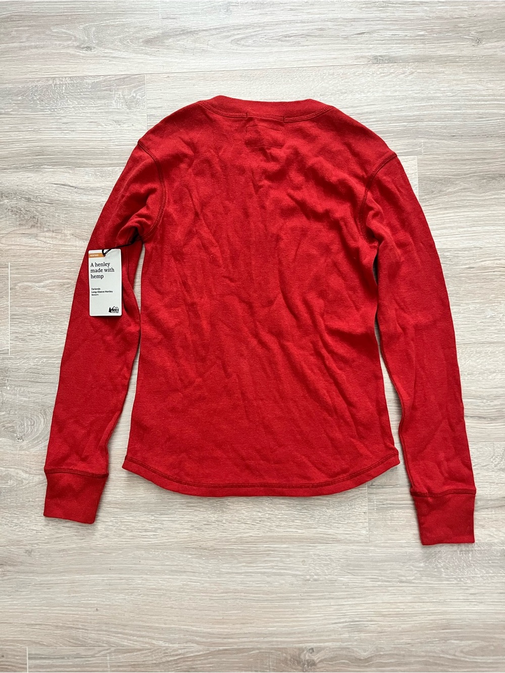 NWT REI Women’s Farlands Long Sleeve Henley Red Cascades - Size Medium - Picture 7 of 7
